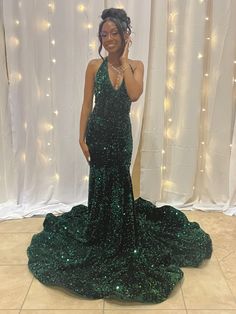 Emerald Green Glitter Prom Dress Long, Emareld Green Dress Homecoming, Dark Green Glitter Prom Dress, Emerald Green And Black Prom Dress, Emreld Green Prom Dress, Emerald Green Sparkly Dress, Green Prom Inspiration, Emerald Dresses Formal, Pretty Green Prom Dresses