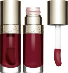 Lip Comfort Oil är en bra bas för Läppstift Det försämrar inte glans, näring eller känns obekvämt. Dess formula har fulländats och berikats med 93 % naturligt skördade ingredienser, inklusive 30 % ultranärande botaniska oljor, särskilt ekologisk jojoba, hasselnöt och ekologiskt extrakt av nyponolja. Förutom att ge näring och lindring hjälper detta extrakt till att stärka barriärfunktionen och skyddar därför mot miljöskador.Lip Comfort Oil är en cocktail av unika oljor som återfuktar, ger näring, Clarins Lip Oil, Clarins Skincare, Best Lipsticks, Botanical Oils, Rose Oil, Aftershave, Eye Makeup Remover, Lip Stain