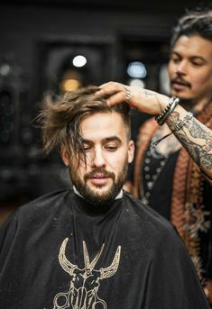 Medium Length Curly Haircuts, Men Haircut Undercut, Camera Editing, Caesar Haircut, Haircut Undercut, Barber Haircuts, Hipster Haircut