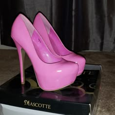 New, Never Worn Hot Pink Platform Pumps With A 6" Heel Height And Hidden Platform. I Needed More Closet Space So These Has To Go. Will Come With Its Original Box. Size Us 6. 2000s Heels, More Closet Space, Hot Pink Pumps, Pretty Heels, Hot Pink Heels, Pink Platform, Shoes Heels Classy, Pink Platforms, Pleaser Shoes