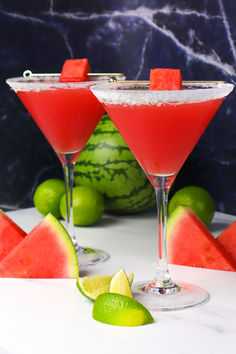 Looking for a refreshing summer cocktail? Try this Watermelon Martini recipe! It's the perfect blend of juicy watermelon and smooth vodka, making it a vibrant and delicious drink for any occasion. Whether you're hosting a party or just relaxing at home, this easy-to-make cocktail is sure to impress. Find out how to mix it up now! Watermelon Shake, Watermelon Martini, Easy To Make Cocktails, Cocktail Martini, Refreshing Summer Cocktails, Juicy Watermelon, Premium Vodka, Martini Recipe