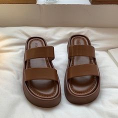 Simple Platform Sandals, Womens Slippers Leather, Basic Shoes Aesthetic, Cute Beach Sandals, Trendy Everyday Slip-on Sandals, Trendy Slip-on Everyday Sandals, Cute Brown Summer Sandals, Trendy Flat Sandals For Everyday, Brown Trendy Sandals For Everyday Wear