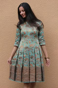 Short Frock Dresses, Saree Reuse, Mode Batik, Daytime Glam, Outfits Indian, 1950s Dresses, Frock Fashion, Simple Kurta Designs