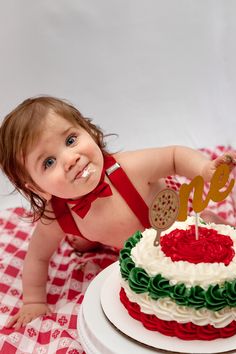 Smiling baby in bow tie eating cake smash photography Italian Themed Smash Cake, Italian Birthday Cake Ideas, Italian Themed First Birthday Party, Italian Themed Birthday Cake, Pizza Smash Cake, Italian First Birthday Party, Pizza Theme Cake