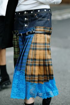 Trendy Denim Patchwork Skirt, Patchwork Denim Mini Skirt, Punk Denim Mini Skirt, Denim Punk Mini Skirt, Vivienne Westwood Skirt Tartan, Fashion Promotion, Tartan Fashion, Chic Skirts, Denim Ideas