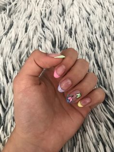 heartstopper nails Heartstopper Acrylic Nails, Heartstopper Inspired Nails, Pop Culture Nail Art, Heartstopper Nail Art, Heart Stopper Nails, Heartstopper Nails Ideas, Heartstopper Makeup, Stranger Things Nail Art, Heart Stopper Leaves