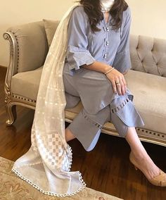 Simple Kurta Pant For Women, Stylish Pant Design For Kurtis, Kurta And Pants Women, Kurta Pant Designs Women, Pakistani Pant Design, Pakistani Kurta Designs Women, Pant Designs For Kurti, Pants Design For Kurti, Latest Trouser Design