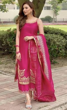 Rakhi Dress Ideas, Mohsin Naveed Ranjha, Suits For Women Indian, Stylish Kurtis Design, Trendy Outfits Indian, Traditional Indian Dress, Casual Indian Fashion, Desi Fashion Casual, Indian Dresses Traditional