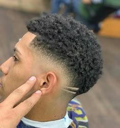 Afro Latino Haircuts, Low Fade Afro, Afro Hair Fade, Black Man Haircut Fade, Black Boy Hairstyles, Boys Fade Haircut, Taper Fade Short Hair, Waves Hairstyle Men, Fade Haircut Curly Hair