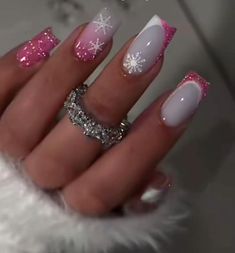 Christmas 2025 Nails, Xmas Nails Pink, Snowflake Nails Simple, Girly Christmas Nails, Pink Christmas Nails Acrylic, Winter Sparkle Nails, Winter Glitter Nails, Jennifer Nails, Fancy Nail Art