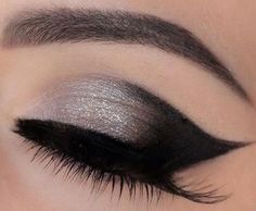 Black Eye Makeup, Smokey Eye Easy, Shiny Eyes, Applying Eye Makeup, Smokey Eyeshadow, Smokey Eye Makeup Tutorial, Makijaż Smokey Eye, How To Apply Eyeliner, Eye Makeup Tips