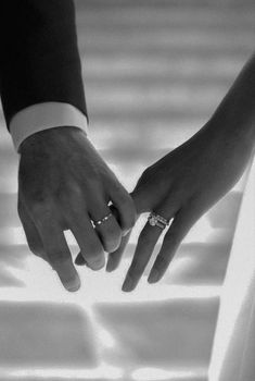 Ring Photoshoot, Marriage Photoshoot, Korean Wedding Photography, Wedding Rings Photos, Wedding Picture Poses, Wedding Photography Styles, Wedding Couple Poses