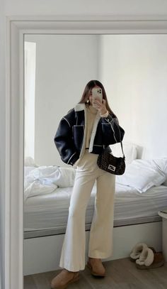 Outfits For The Winter, College Tailgate, Aesthetic Summer Vibes, Studying Aesthetic, Lunch Outfit, Winter Footwear, Japan Outfit, Versatile Shoes, Winter Fashion Outfits Casual