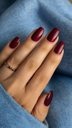 Dark Fall Acrylic Nails, Autumn Nails Plain, Natural Nail Ideas Fall, Short Nails Neutral Colors, Nail Ideas Fall Autumn, October Short Nails, Early Fall Nails Designs, Early Autumn Nails, Simple Nail Color Ideas