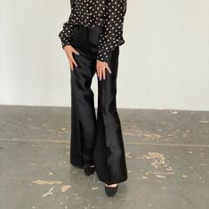 "Oscar de la Renta gorgeous black silk wide leg pants. Pleated line down the middle, high waisted and no pockets for a slim hip line. A thick structured silk, these pants are perfect for black tie outfit. Waist 28\" Rise 10.5\" Inseam 30\" Hips 40\" Leg opening 13\" Fit a S or M" Sleek Wide-leg Silk Pants, Sleek Silk Wide-leg Pants, Sleek Silk Wide Leg Pants, Sleek Silk High-waisted Wide Leg Pants, Sleek Silk Trousers, Sleek Silk Straight Pants, Evening Satin Straight Leg Bottoms, Black Silk Wide-leg Pants, Black Silk Wide Leg Bottoms