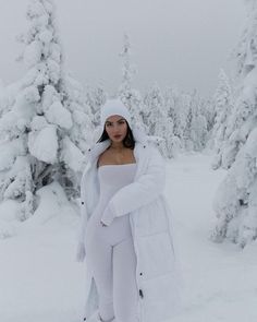 Snow Outfits For Women, Amanda Khamkaew, Snow Fits, Winter Angel, Winter Outfits Snow, Light Aesthetic, Snow Trip