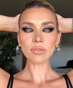 Trucco Glam, Editorial Make-up, Luminous Makeup, Eyeshadow Eyebrows, Prom Makeup Looks, Fashion Hairstyles, Beauty Make-up, Braut Make-up, Makeup For Green Eyes