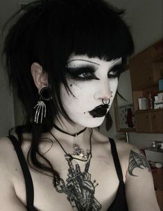 Traditional Gothic Makeup, Spooky Goth Makeup, Professional Goth Makeup, Goth Haircuts For Round Faces, Goth Makeup Traditional, Trad Goth Makeup Hooded Eyes, Trade Goth Makeup, Tras Goth Makeup, Blonde Trad Goth