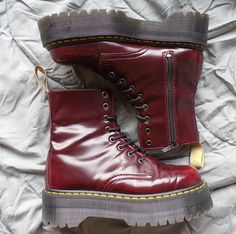 Dr Martens Shoes, Funky Shoes, Aesthetic Shoes, Fashion Inspiration Design, College Outfits, Dream Shoes, Retro Outfits