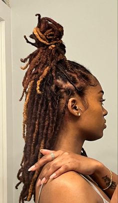 Locs Hairstyles For Women Dyed, Loc Dye, Dyed Dreadlocks, Locs Colors, Curly Hair Care Products, Dyed Locs, Belle Hair, Tropical Hair, Dread Hair