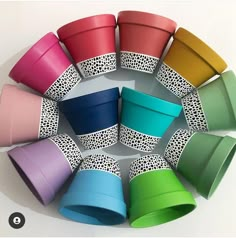 there are many different colored cups arranged in a circle