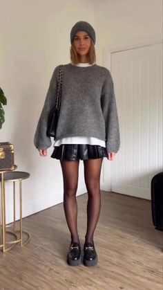 Pleated Skirt Night Outfit, White T Shirt Under Sweater, Loafers And Tights Outfit, Short Pea Coat Outfits, Fall Buissnes Outfits Woman, Outfit Short En Cuir, 50 Degrees Weather Outfit, Winter Outfits With Loafers, Skort Outfit Autumn