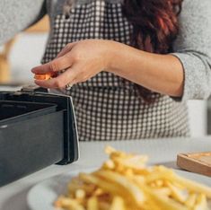 How does an air fryer work Flourless Mug Cake, Cheese And Egg Toast In Air Fryer, Mini Egg Cheesecake, Harry Potter Cocktails, Mug Cake Recipes, Banana Mug Cake, Nutella Mug Cake