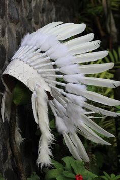 Child 2 to 5 years 53cm/20.9inch Indian Headdress Replica made with white swan feathers The hat has a elastic band on the back like a cap to adjust perfectly to the children's head. This great children headdress is entirely handmade and truly adorable. Perfect photography prop for your special ocasion. Ties in the back for a perfect fit. This will be precious for your costume, or even room decor. Regarding the size, Please measure your Baby Child Head Circumference, If you doublt about the size Swan Feathers, Native American Home, Native American Headdress, Indian Headdress, Chill Photos, Feather Hat, Real Turquoise, White Swan, White Crosses