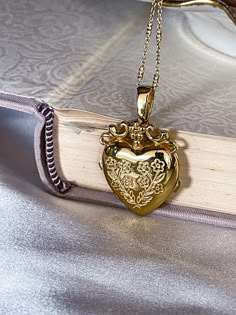 Heart Pendent, Cowgirl Cowboy, Dope Jewelry, French Wedding, Floral Heart, Funky Jewelry, Jewelry Lookbook, Western Cowgirl, Fancy Jewelry