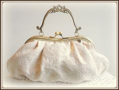 Sac Diy, Bridal Handbags, Frame Purse, Bridal Bag, Frame Bag, Handmade Handbags, Wedding Bag, Vintage Purses, Classic Bags