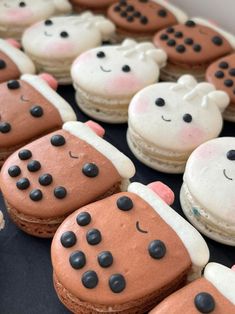 there are many decorated cookies in the shape of animals