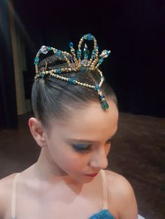 Ballet Headpieces Diy, Headpieces Diy, Beaded Wire Art, Blue Tutu, Headpiece Diy, 3d Street Art, Ballet Tutu