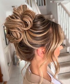 30 Gorgeous Bridesmaid Hairstyles That Will Elevate Your Look Bohemian Beach Wedding, Tousled Waves, Best Wedding Hairstyles, Bridesmaid Hairstyles, Different Hairstyles, Vegan Beauty, Necklines For Dresses, Elevate Your Look, Perfect Hair