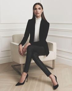 A very classy and chic outfit perfect for practicing law Lawyer Outfits, Elegant Work Outfits, Business Outfits Women, Looks Black, Professional Attire, Business Outfit, Inspired Outfits, 가을 패션