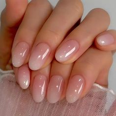 Round Nail Designs, White Press On Nails, Short Round Nails, Tattoo Nails, Hairstyles Anime, Nude Nail Designs, Blush Nails, Style Français, Wedding Nails Design