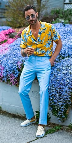 Tropical Smart Casual Outfit Men, Printed Shirt Outfits Men, Havana Men Outfit, Floral Outfit Men Summer, Mens Tropical Formal Wear, Men’s Printed Shirt, Floral Shirts For Men Casual, Floral Shirt Outfit For Men, Fun Formal Outfits Men