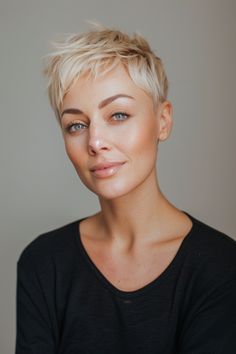 34 Razor-Sharp Short Pixie Haircuts for Ideas & Inspiration in 2024 – CreativeBooster Pixie With Layers, Blond Pixie Cut, Layers For Fine Hair, Short Pixie Styles, Pixie 2024, Pixie Styling, Fine Hair Pixie Cut, Pixie Haircut Fine Hair, Razored Haircuts