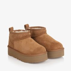 Ugg Brown Boots, Uggs Ankle Boots, Platform Ugg Mini, Uggs Platform Mini, Cute Brown Boots, Chunky Uggs, Shoes To Get For Christmas, Mini Uggs Platform, Ugg Boots Aesthetic