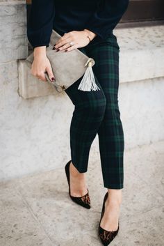 Outfit Plaid Pants, Party Outfit Winter, Green Plaid Pants, Plaid Pants Outfit, Trendy Party Outfits, Winter Party Outfit, Winter Pants Outfit, Khaki Dress Pants, Winter Pants