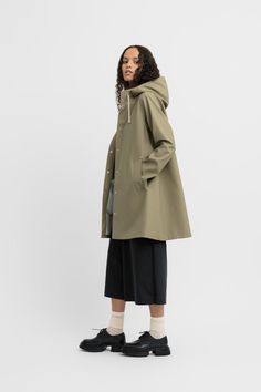 Stutterheim Raincoat, Raincoat Outfit, Green Raincoat, Aloe Green, Stockholm Style, Raincoats For Women, Stockholm Fashion, Silver Buttons, Feminine Look