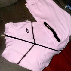 Nike Clothes Tech, Pink Nike Tech Fleece, Nike Tech Tracksuits Woman, Pink Nike Tech Outfit, Nike Fitness Outfits Women, Ensemble Nike Rose, Ensemble Nike Tech, Nike Tech Fleece Drip Girl, Cute Nike Clothes