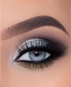 Shimmery Makeup, Custom Lashes, Eye Makeup Images, Pretty Eye Makeup, Lashes Packaging, Smink Inspiration, Eye Makeup Steps, Beautiful Eye Makeup