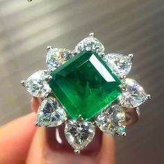 Super Stunning Flower Statement Ring In Faux Emerald & Diamond. Superb Quality!! Party Silver Emerald Ring, Emerald Stone Rings, Silver Emerald Ring, Emerald Ring Engagement Diamond, Natural Emerald Rings, Platinum Rose Gold, Emerald Cut Rings, Silver Jewellery Sets, Asscher Cut