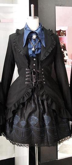 Black Peace Now : Balloon Embroidery Mode Steampunk, Lolita Outfits, Gothic Clothes, Gothic Dress, Japanese Street Fashion, Gothic Outfits, Steampunk Fashion, Harajuku Fashion, Yohji Yamamoto