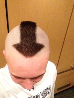 a man with a balding head has his hair cut into the shape of an arrow