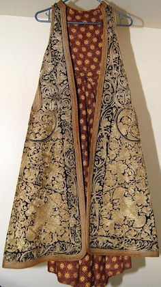 Albanian pirpiri ( robe ) from Gramsh, Albania made in the 19th century Gramsh Albania, Museum Statues, Albanian Clothing, Ethno Style, Jewellery Art, Luxor Egypt, Mode Boho, Folk Dresses, Antique Clothing