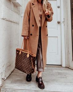 Lv Neverfull Mm Outfit, Louis Vuitton Neverfull Sizes, Lv Neverfull Pm, Lv Outfit, Neverfull Outfit, Neverfull Louis Vuitton