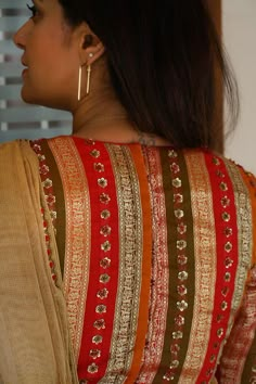 Deginer Blouses, Unique Sarees, Simple Blouses, Brocade Blouse Designs, Modern Blouse, Pattern Blouses, Latest Saree Blouse, Maggam Blouse, Blouse Designs High Neck