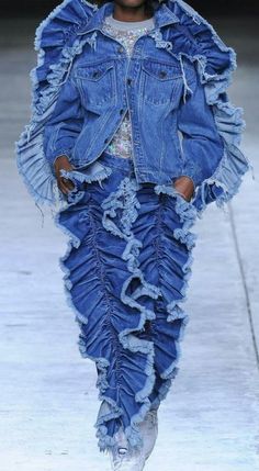 Denim Avant Garde, Denim Shirt Upcycle, Denim High Fashion, Denim Reconstruction, Recycled Denim Fashion, High Fashion Denim, Ropa Upcycling, Denim Editorial, Denim And Diamonds