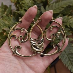 Esr Piercings, Aros Aesthetic, Gothic Ornament, Ornament Earrings, Dope Jewelry Accessories, Lobe Piercings, Gothic Jewellery, Ear Pieces, Ear Hangers